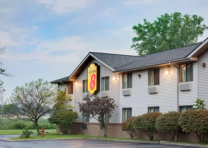 Super 8 by Wyndham Mentor/Cleveland Area