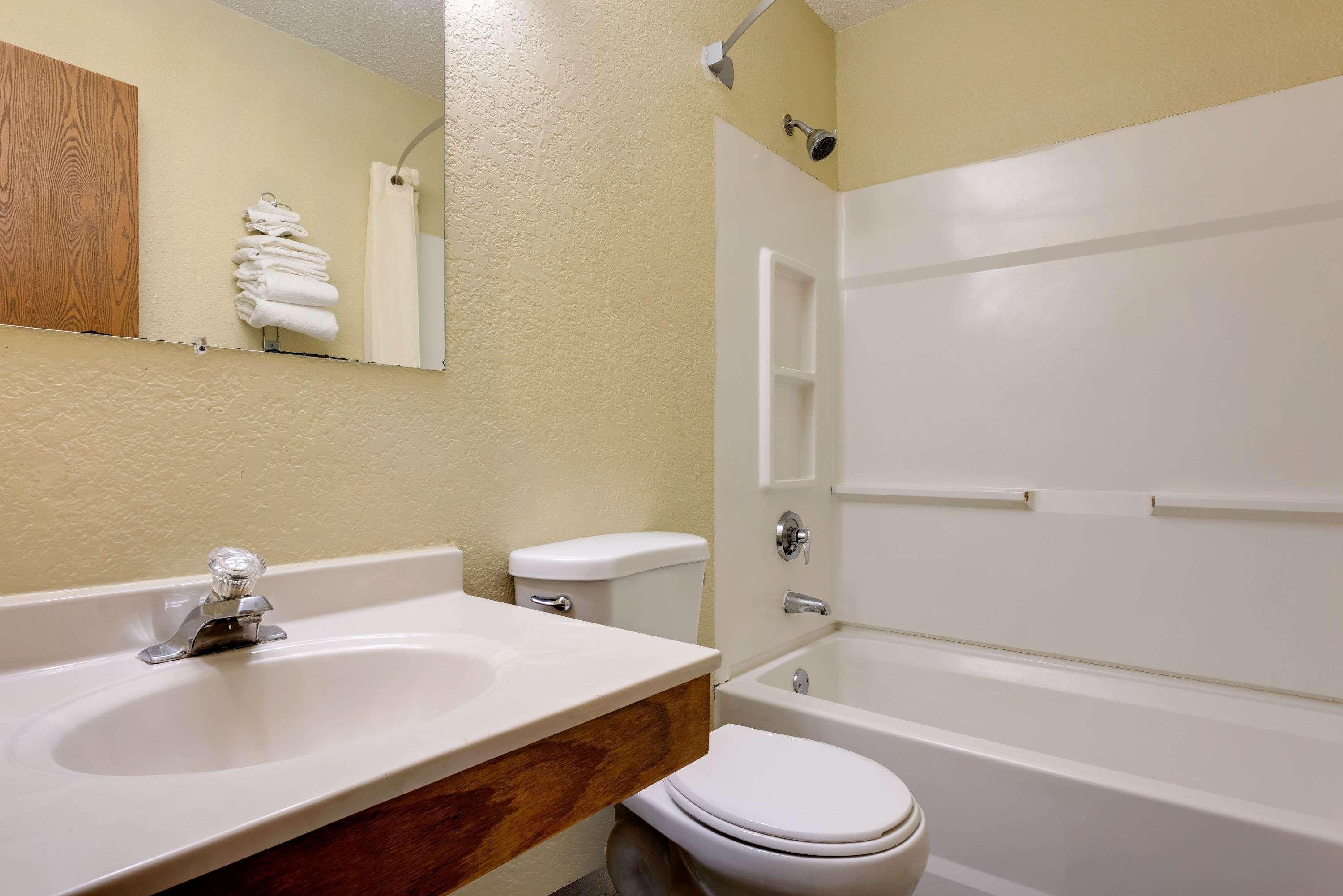 Super 8 By Wyndham Mentor/cleveland Area Hotel