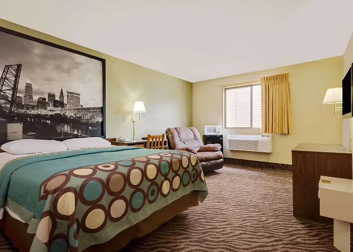 Super 8 by Wyndham Mentor/Cleveland Area