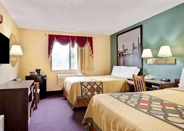 Super 8 by Wyndham Mentor/Cleveland Area