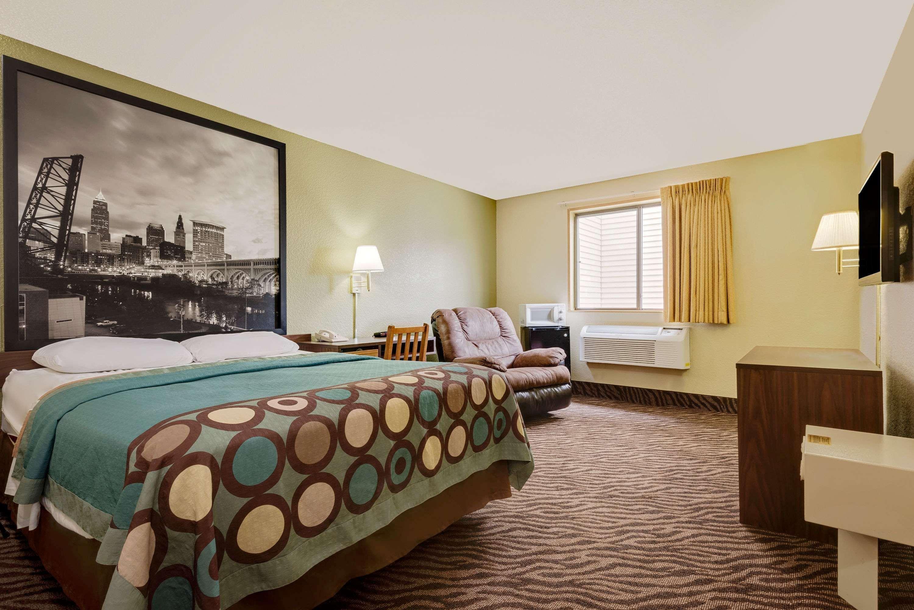 Super 8 By Wyndham Mentor/cleveland Area Hotel