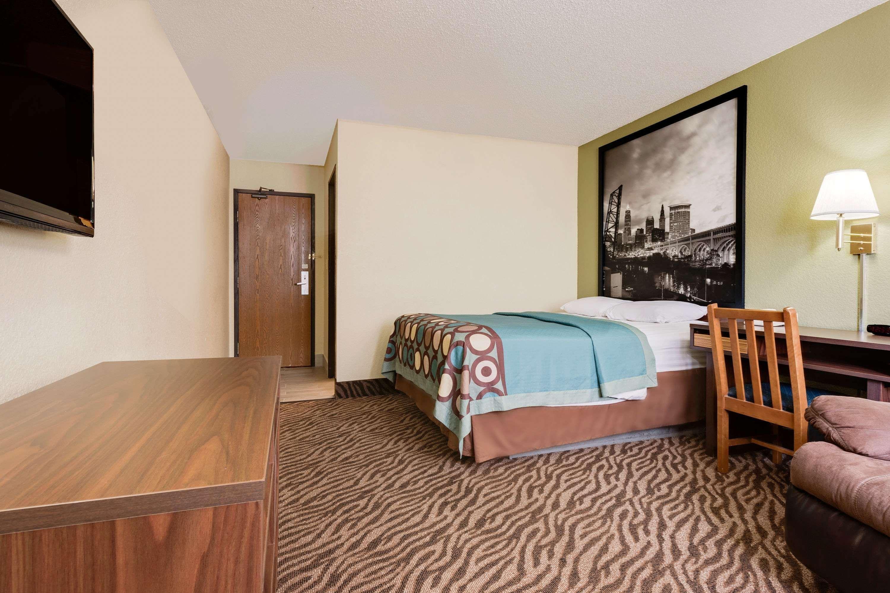 Super 8 By Wyndham Mentor/cleveland Area Hotel 2*